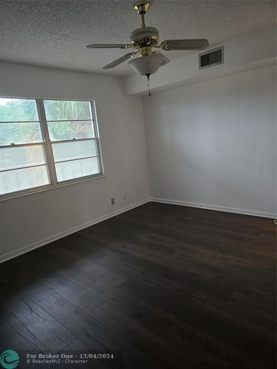 For Sale: $240,000 (2 beds, 2 baths, 1180 Square Feet)