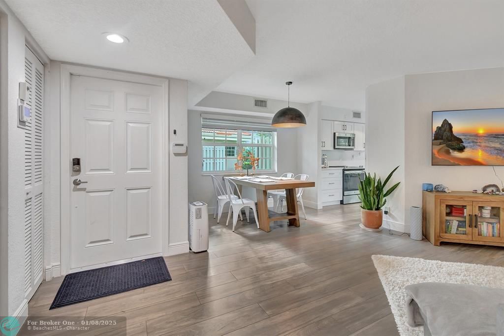 Active With Contract: $499,000 (3 beds, 2 baths, 1271 Square Feet)