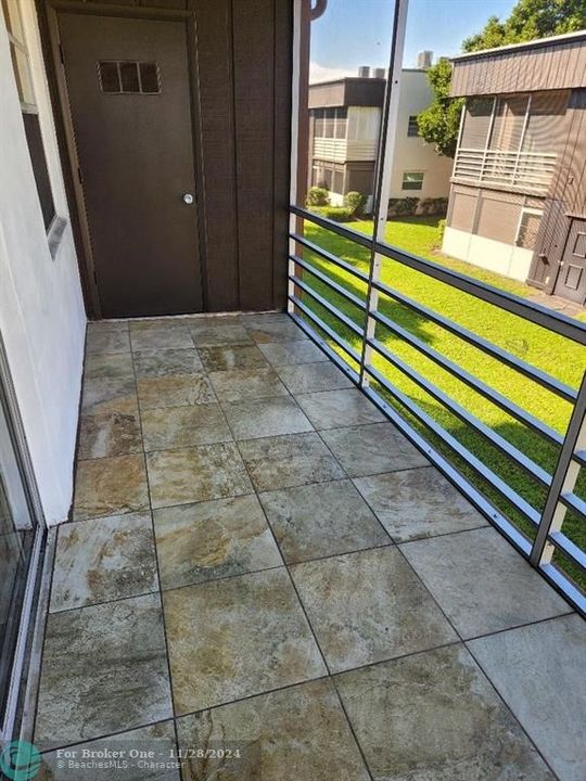 En Venta: $172,000 (2 camas, 2 baños, 907 Pies cuadrados)