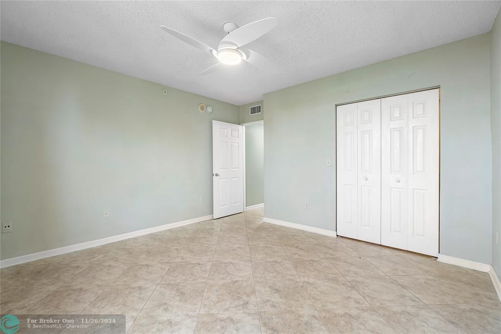 For Sale: $385,000 (1 beds, 1 baths, 706 Square Feet)