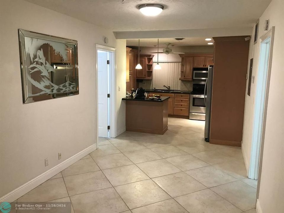 For Rent: $2,400 (2 beds, 1 baths, 1100 Square Feet)