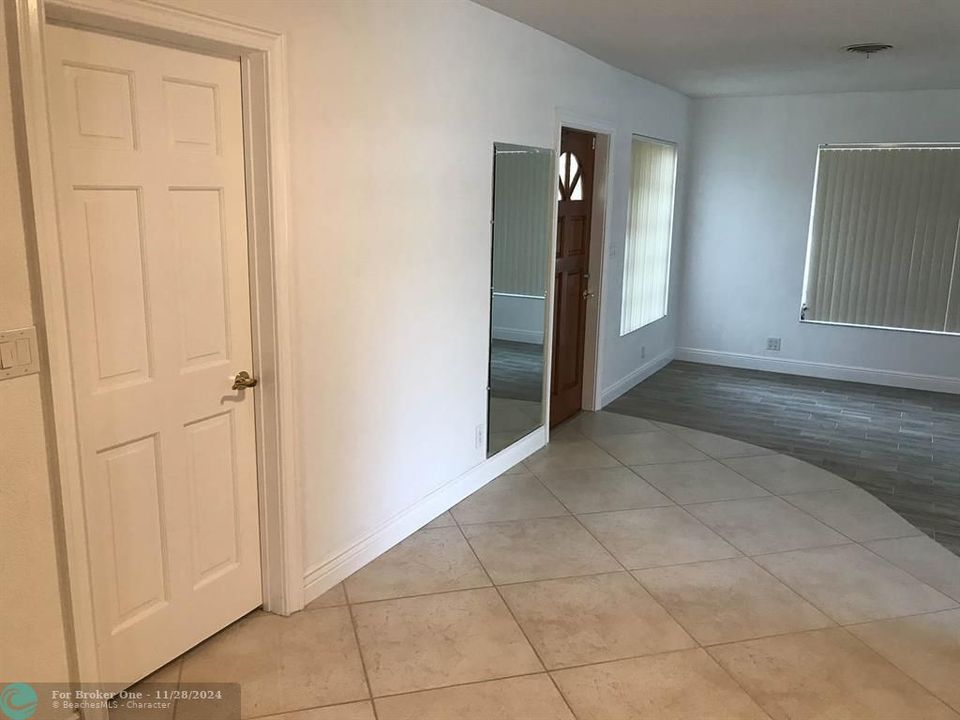 For Rent: $2,400 (2 beds, 1 baths, 1100 Square Feet)