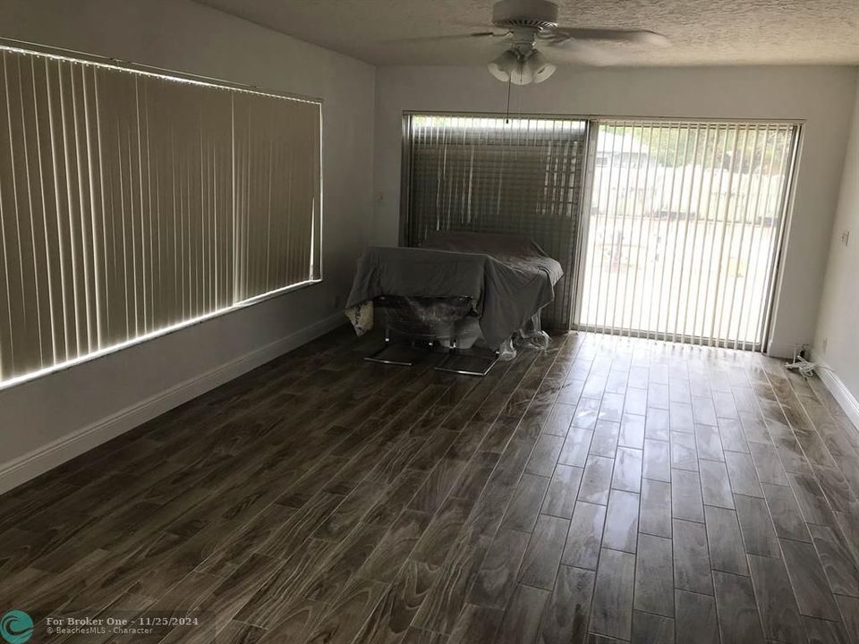 For Rent: $2,400 (2 beds, 1 baths, 1100 Square Feet)