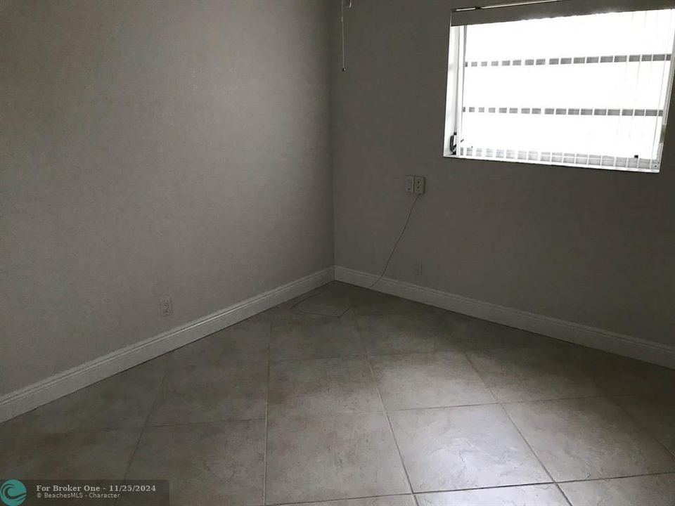 For Rent: $2,400 (2 beds, 1 baths, 1100 Square Feet)