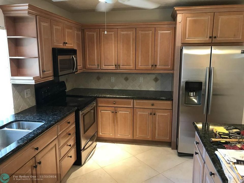 For Rent: $2,400 (2 beds, 1 baths, 1100 Square Feet)