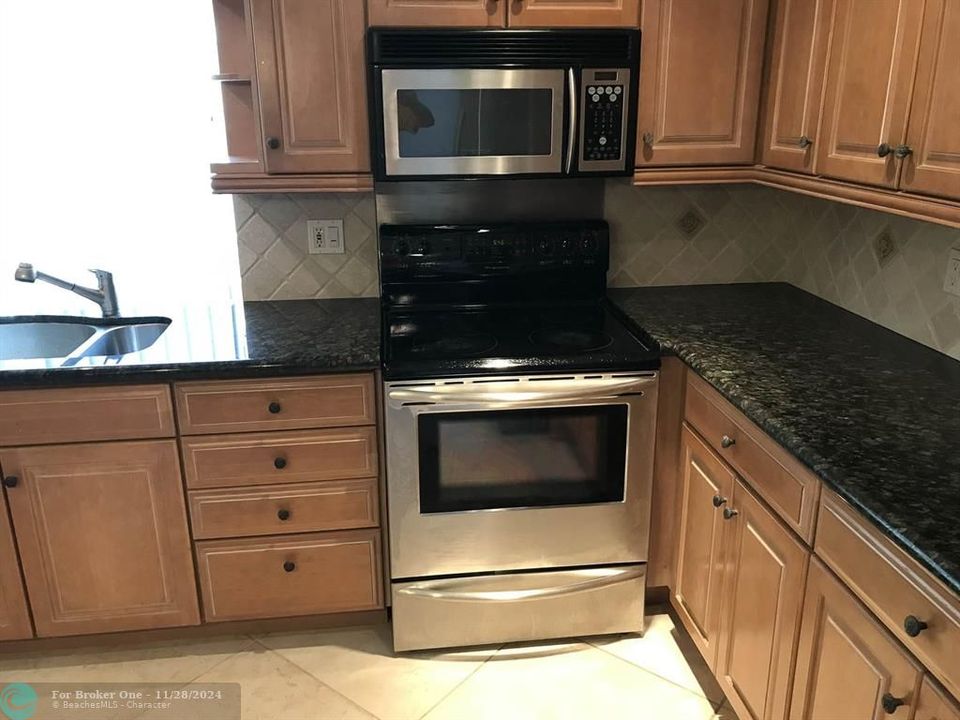 For Rent: $2,400 (2 beds, 1 baths, 1100 Square Feet)