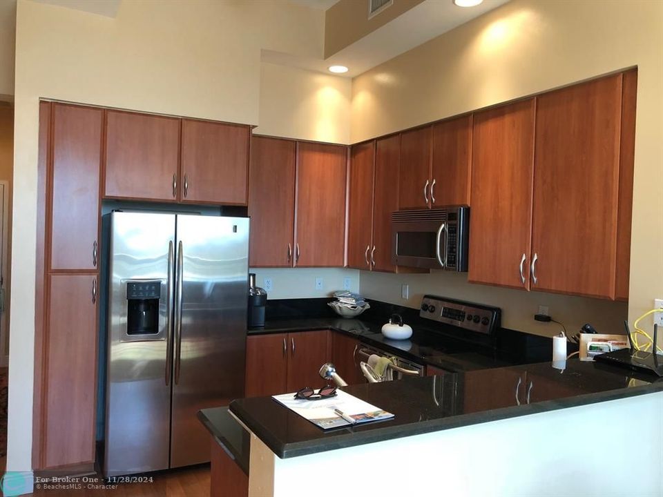 For Sale: $455,000 (1 beds, 1 baths, 1071 Square Feet)