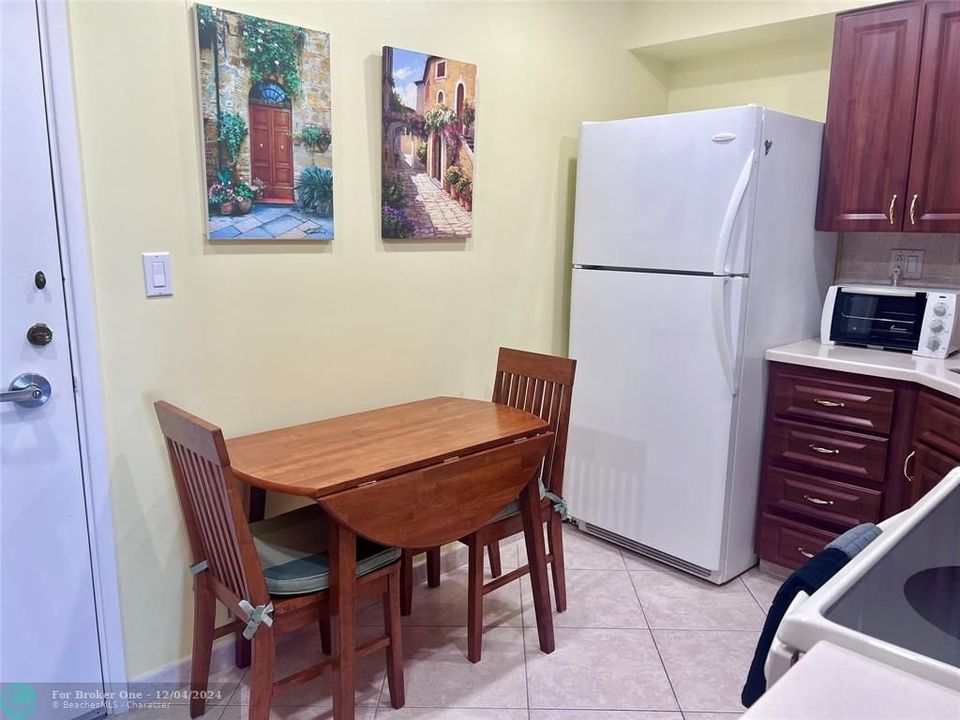 For Sale: $249,000 (1 beds, 1 baths, 800 Square Feet)