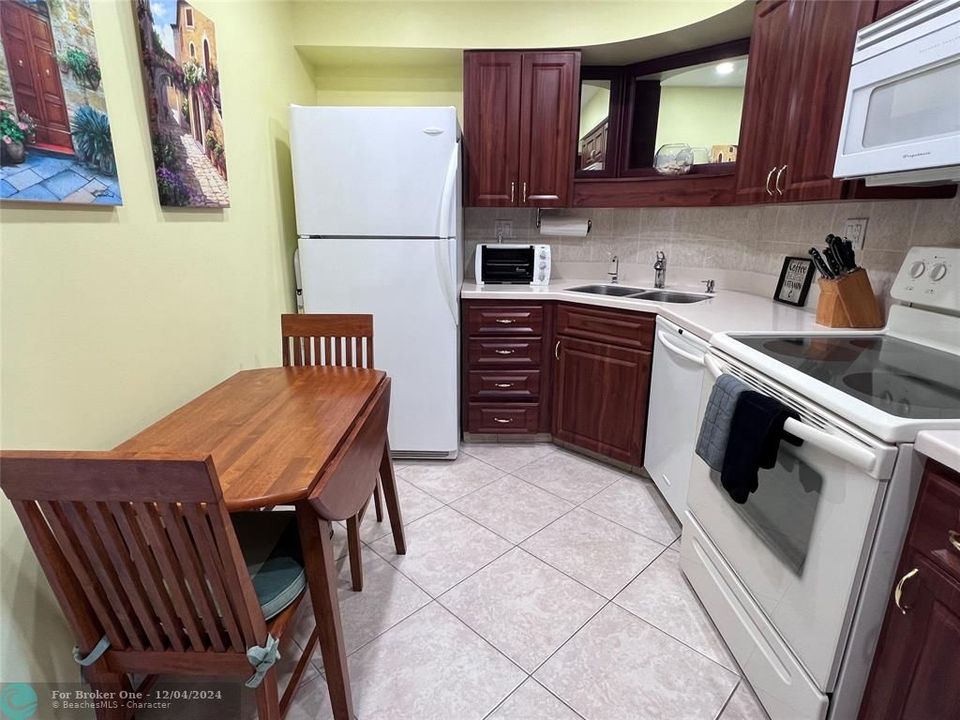 For Sale: $249,000 (1 beds, 1 baths, 800 Square Feet)