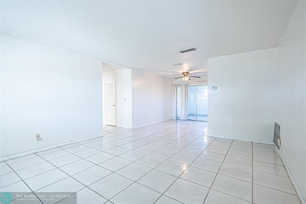 For Sale: $300,000 (2 beds, 2 baths, 1400 Square Feet)