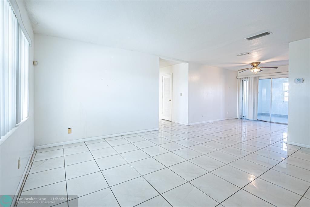 For Sale: $300,000 (2 beds, 2 baths, 1400 Square Feet)