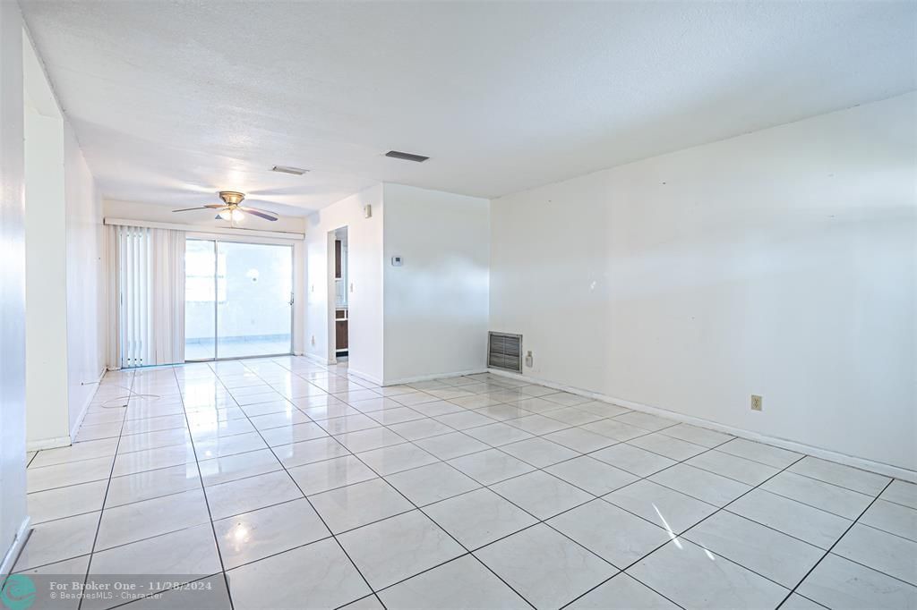 For Sale: $300,000 (2 beds, 2 baths, 1400 Square Feet)