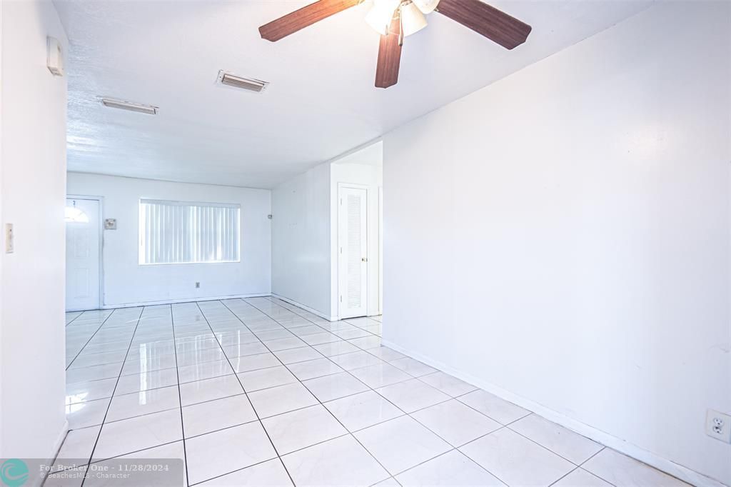 For Sale: $300,000 (2 beds, 2 baths, 1400 Square Feet)