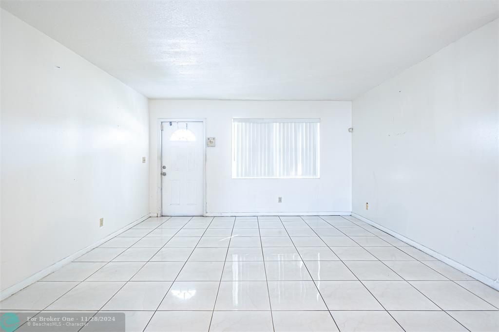 For Sale: $300,000 (2 beds, 2 baths, 1400 Square Feet)