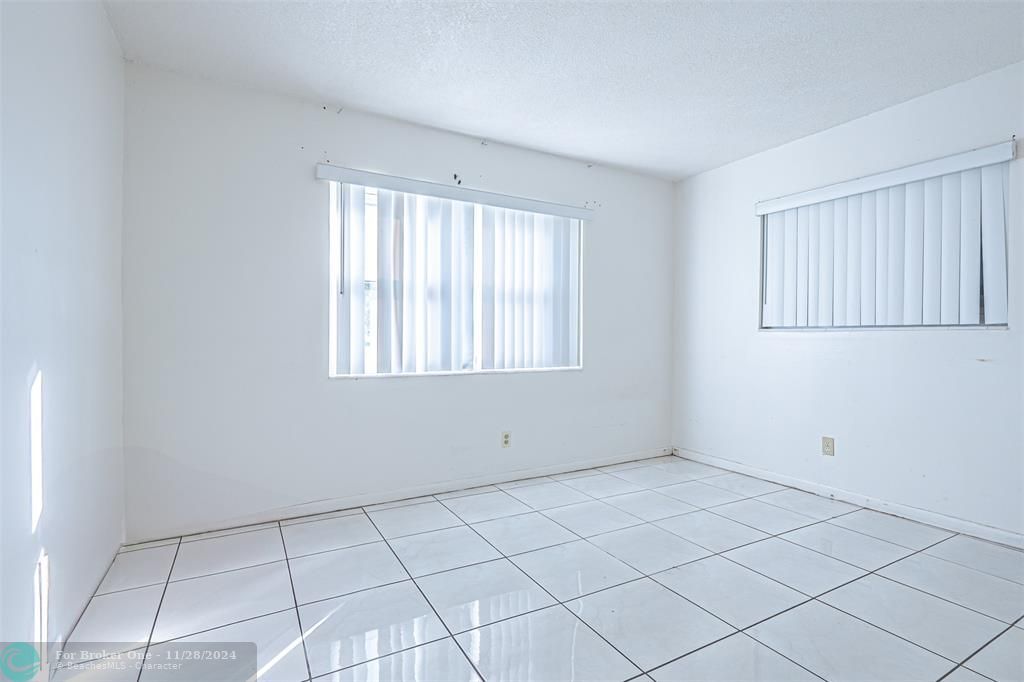 For Sale: $300,000 (2 beds, 2 baths, 1400 Square Feet)