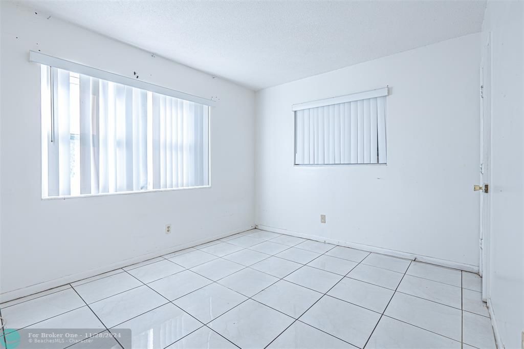 For Sale: $300,000 (2 beds, 2 baths, 1400 Square Feet)