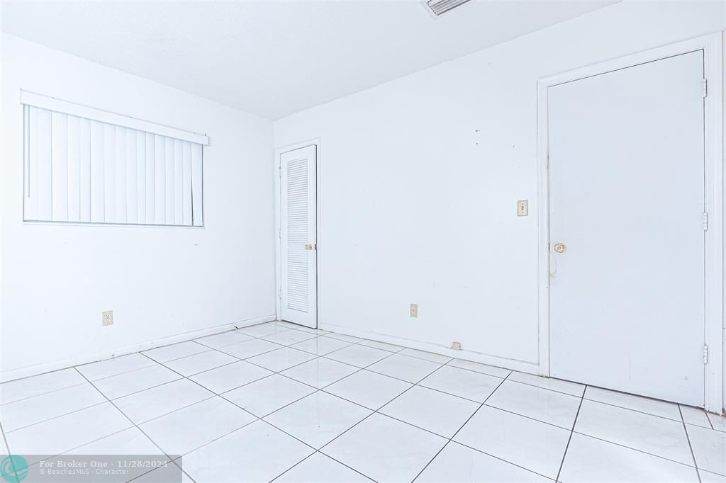 For Sale: $300,000 (2 beds, 2 baths, 1400 Square Feet)