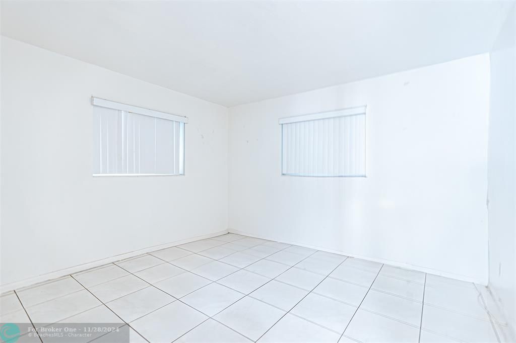 For Sale: $300,000 (2 beds, 2 baths, 1400 Square Feet)