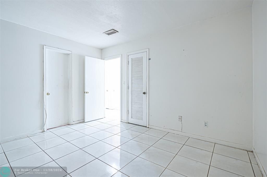 For Sale: $300,000 (2 beds, 2 baths, 1400 Square Feet)