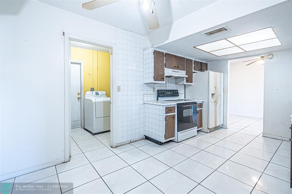 For Sale: $300,000 (2 beds, 2 baths, 1400 Square Feet)