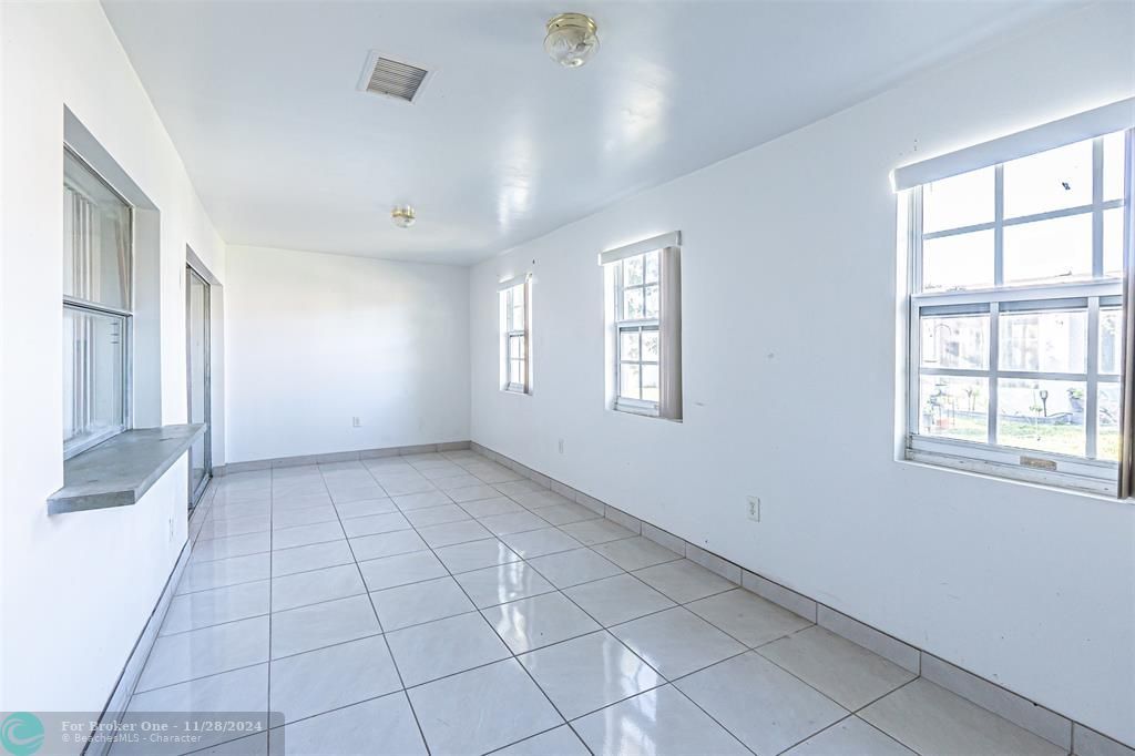 For Sale: $300,000 (2 beds, 2 baths, 1400 Square Feet)