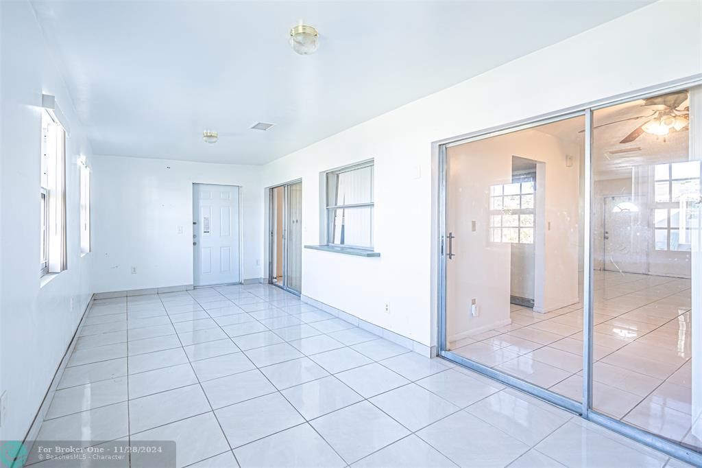 For Sale: $300,000 (2 beds, 2 baths, 1400 Square Feet)