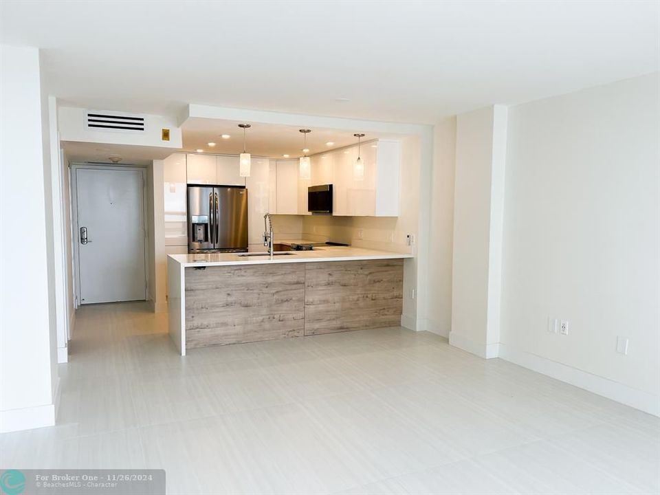 For Rent: $3,250 (1 beds, 2 baths, 768 Square Feet)