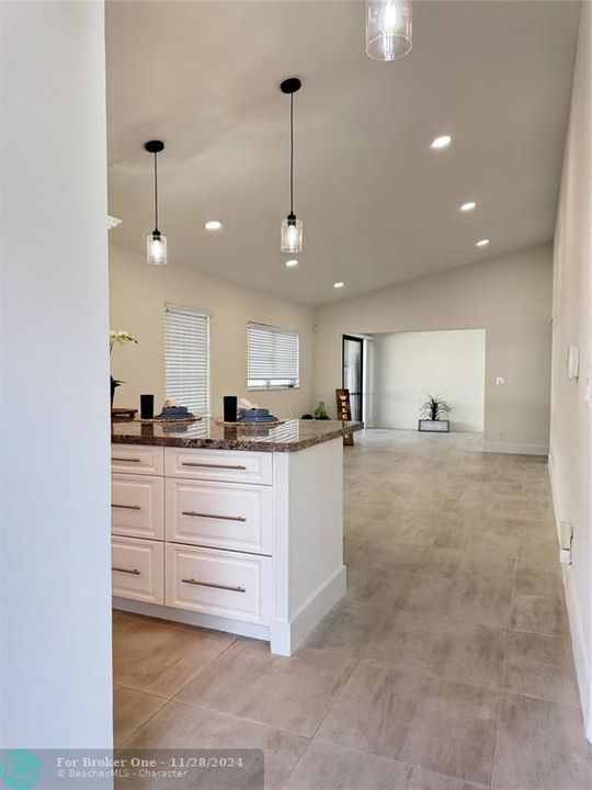 For Sale: $399,900 (2 beds, 2 baths, 1148 Square Feet)