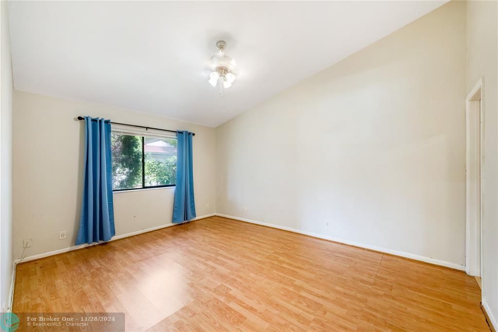 For Rent: $2,600 (2 beds, 2 baths, 1308 Square Feet)