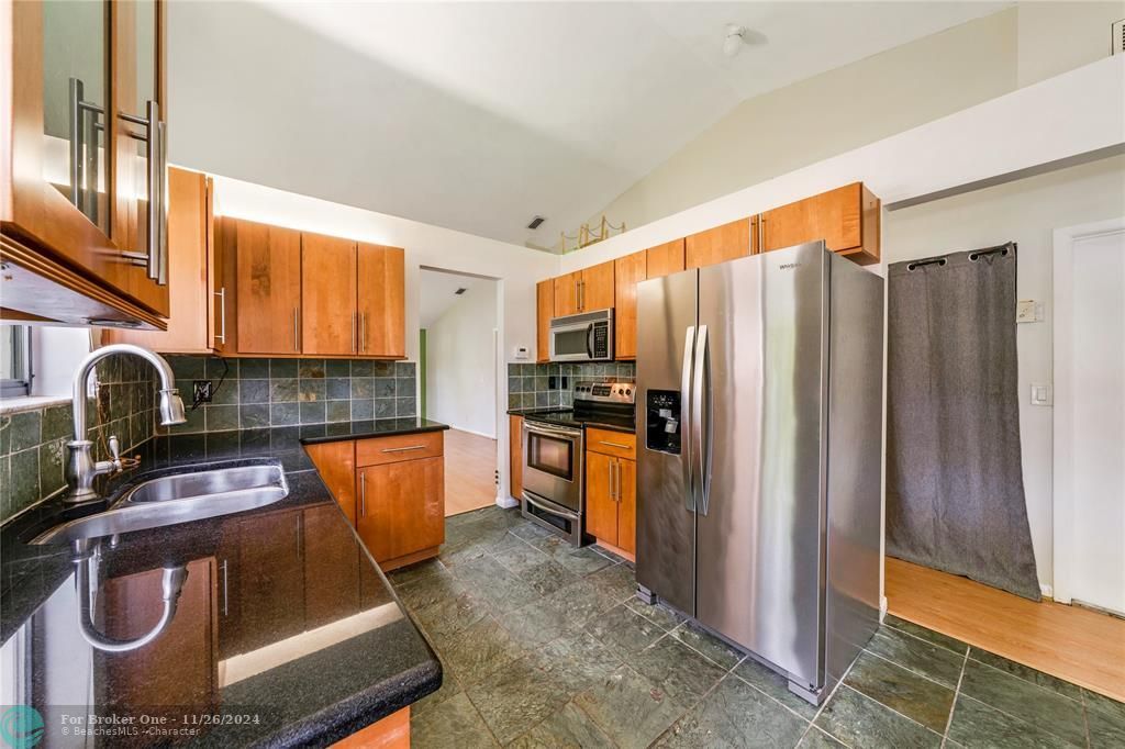 For Rent: $2,600 (2 beds, 2 baths, 1308 Square Feet)