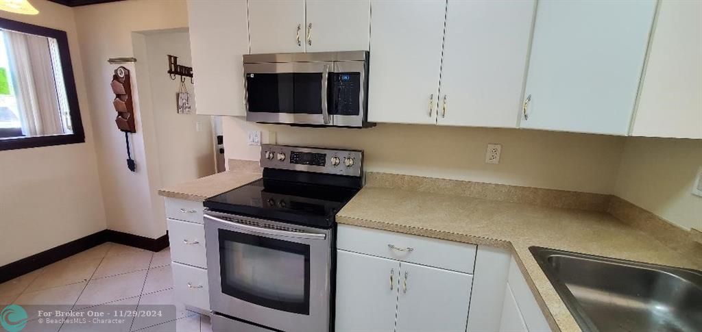 For Rent: $2,500 (2 beds, 2 baths, 1113 Square Feet)