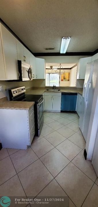 For Rent: $2,500 (2 beds, 2 baths, 1113 Square Feet)