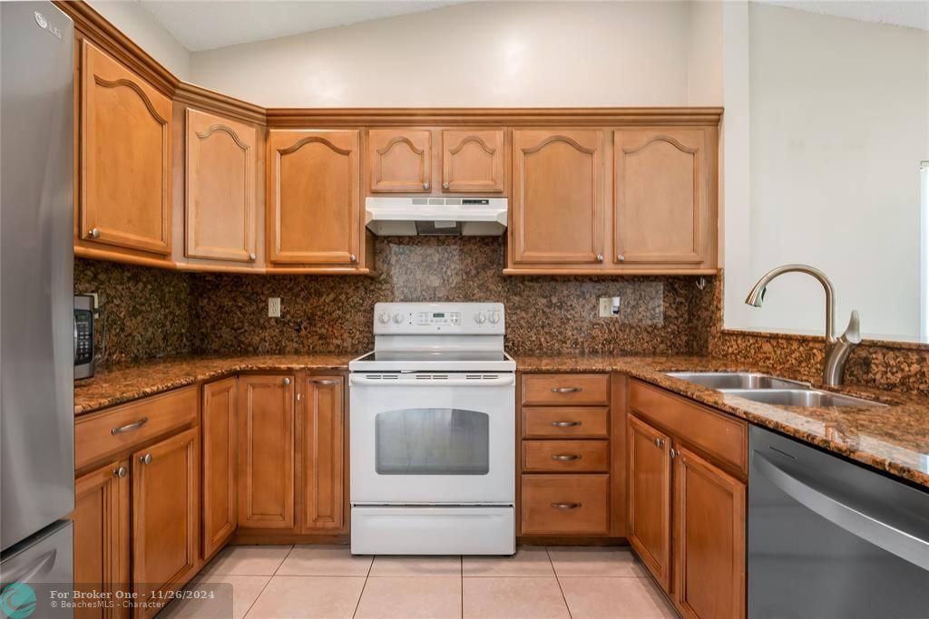 For Rent: $3,200 (3 beds, 2 baths, 1565 Square Feet)