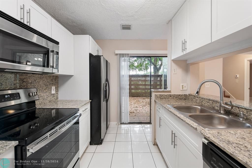 For Rent: $2,600 (3 beds, 3 baths, 1417 Square Feet)