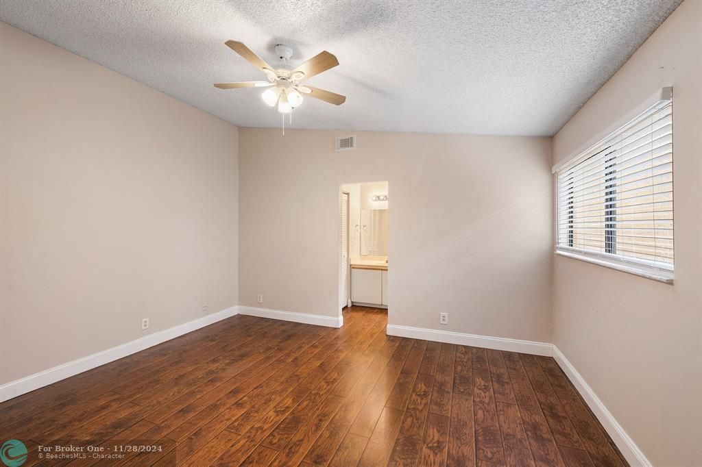 For Rent: $2,600 (3 beds, 3 baths, 1417 Square Feet)