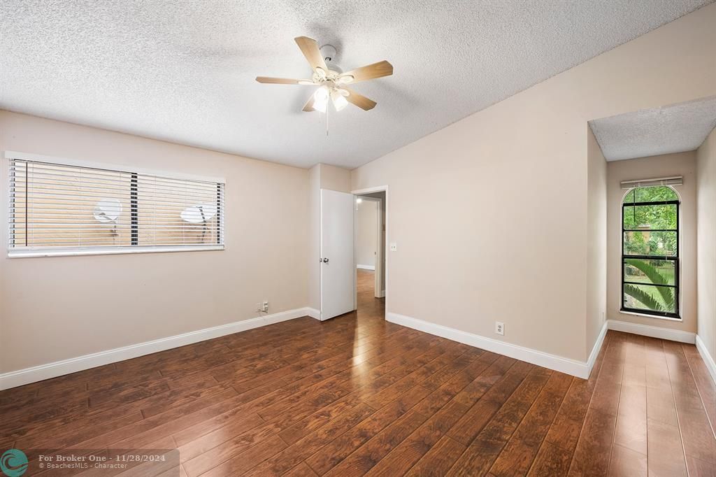 For Rent: $2,600 (3 beds, 3 baths, 1417 Square Feet)