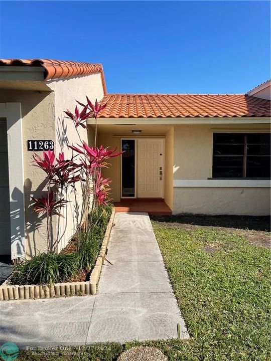 For Rent: $3,800 (3 beds, 2 baths, 1649 Square Feet)