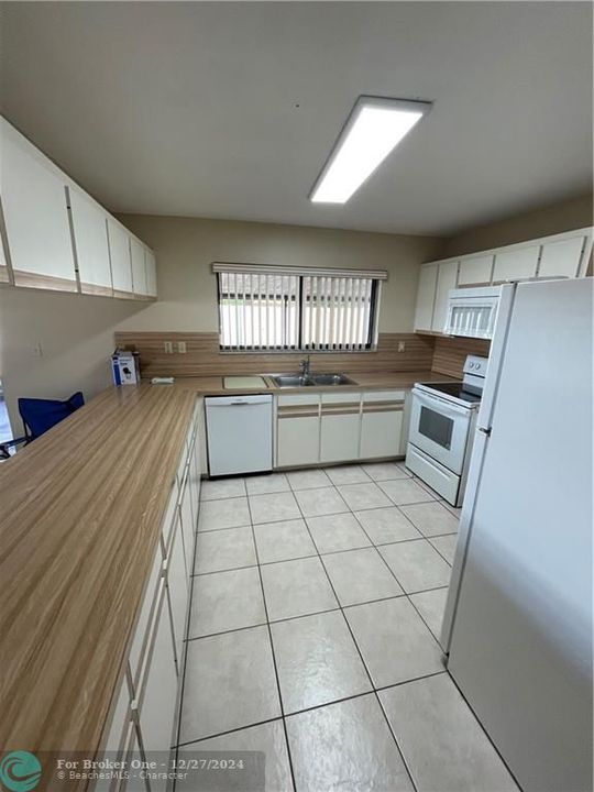 For Rent: $3,800 (3 beds, 2 baths, 1649 Square Feet)