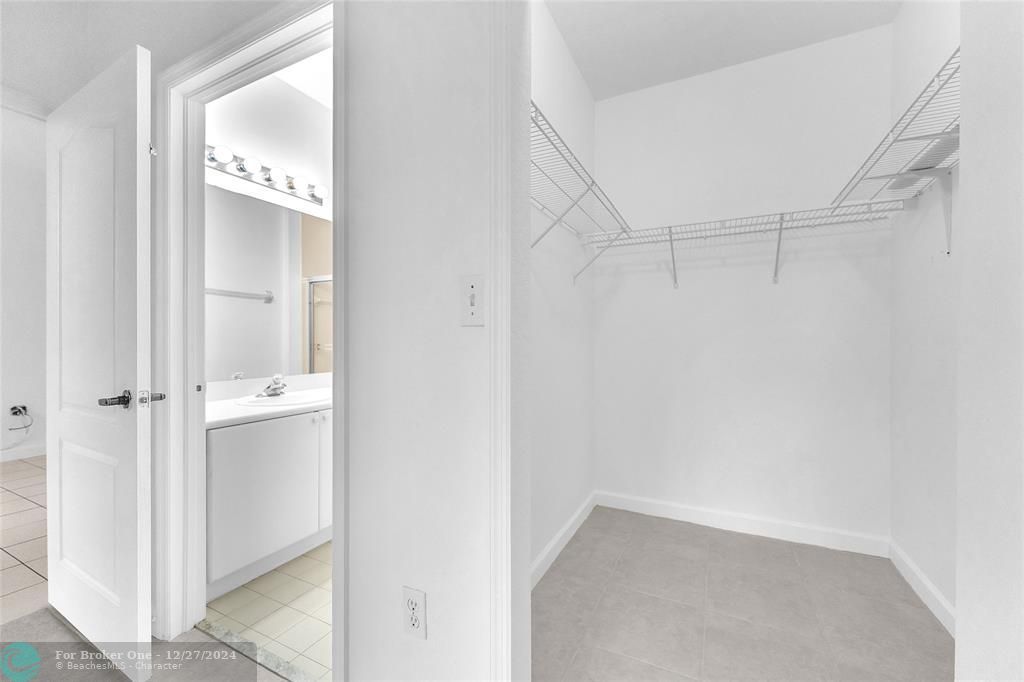 For Rent: $2,250 (2 beds, 2 baths, 894 Square Feet)