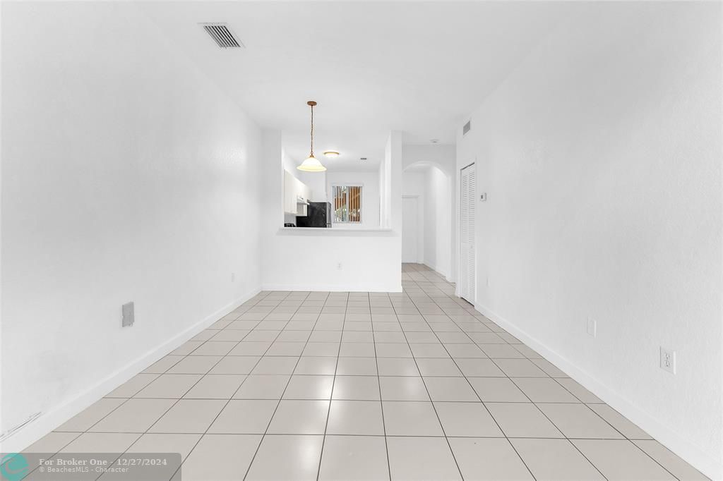 For Rent: $2,250 (2 beds, 2 baths, 894 Square Feet)