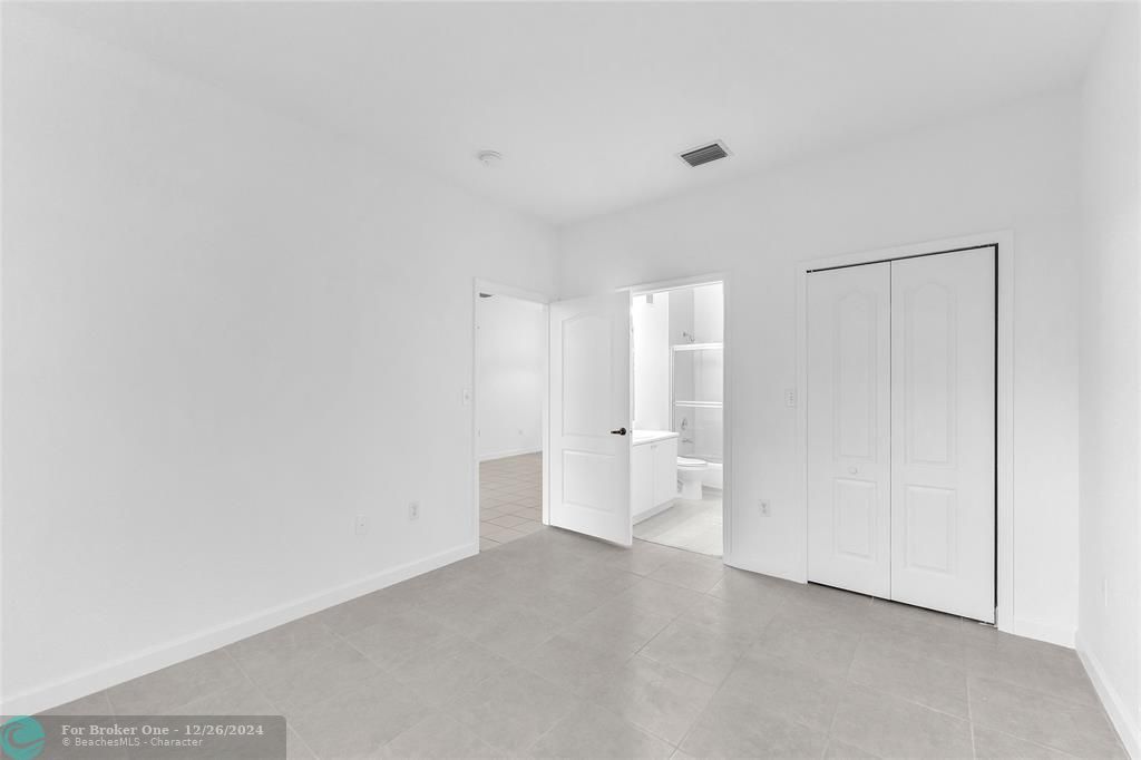 For Rent: $2,250 (2 beds, 2 baths, 894 Square Feet)