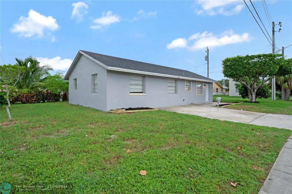 For Sale: $399,900 (3 beds, 2 baths, 1104 Square Feet)