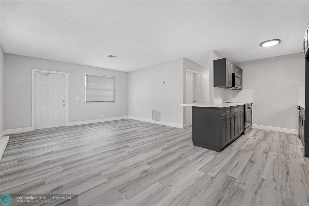 For Sale: $399,900 (3 beds, 2 baths, 1104 Square Feet)