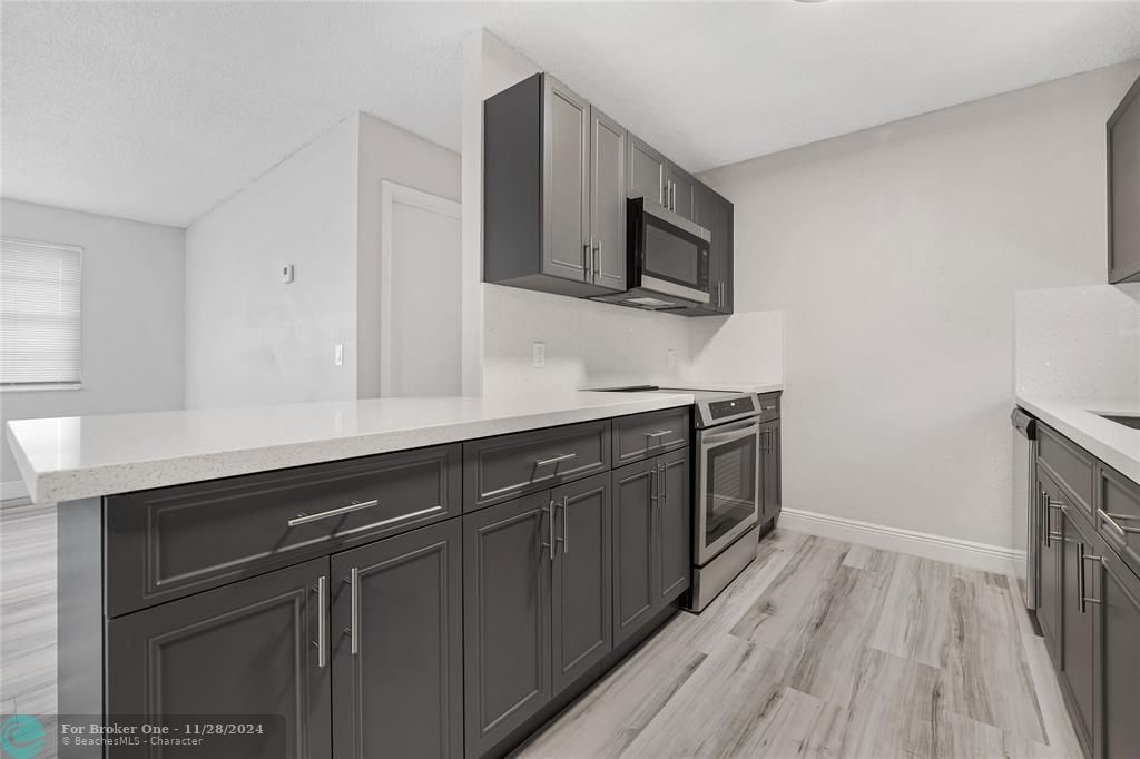 For Sale: $399,900 (3 beds, 2 baths, 1104 Square Feet)