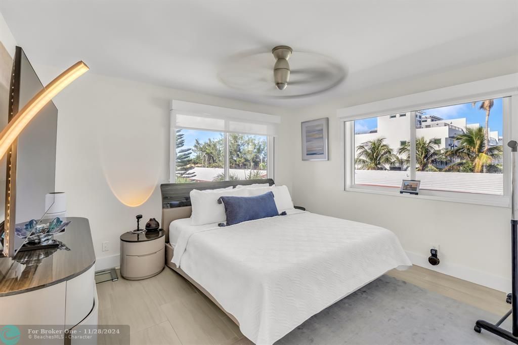 For Sale: $975,000 (2 beds, 2 baths, 1360 Square Feet)