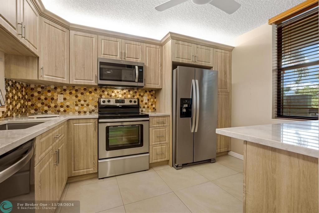 For Sale: $270,000 (2 beds, 2 baths, 1300 Square Feet)