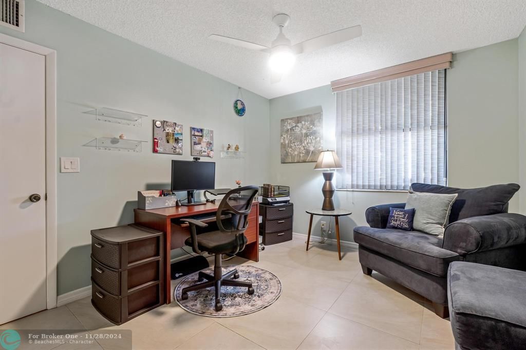 For Sale: $270,000 (2 beds, 2 baths, 1300 Square Feet)