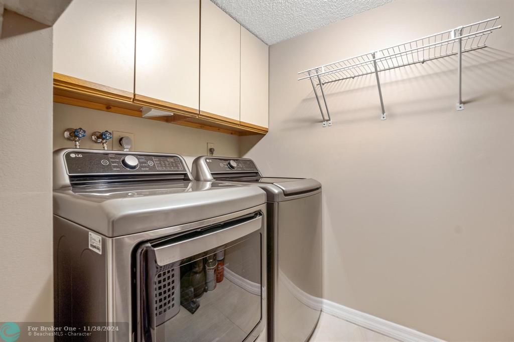 For Sale: $270,000 (2 beds, 2 baths, 1300 Square Feet)