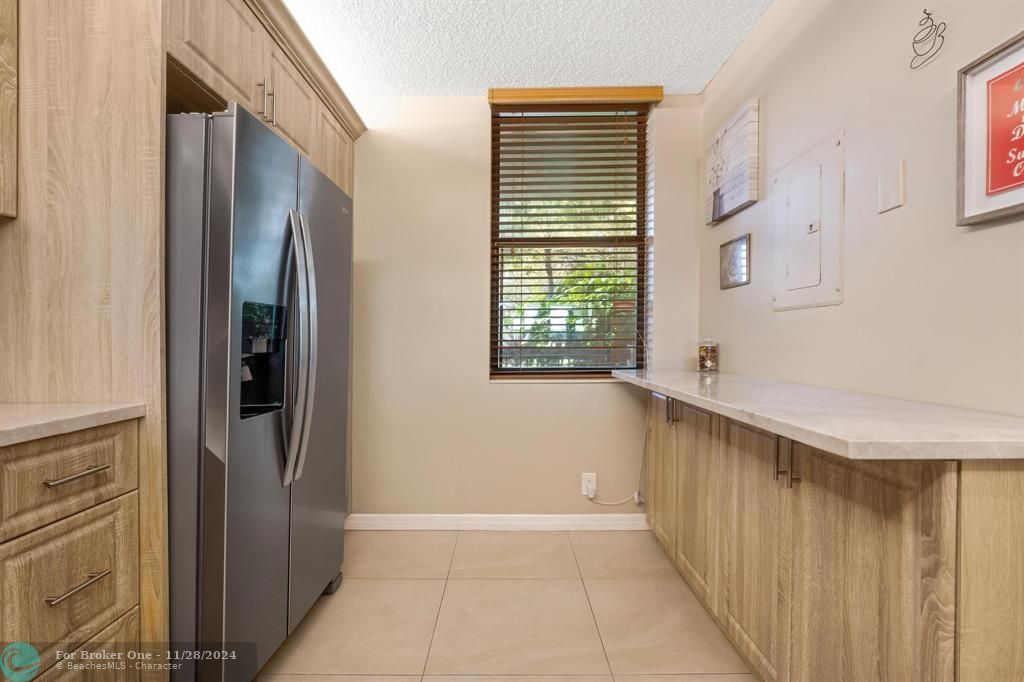 For Sale: $270,000 (2 beds, 2 baths, 1300 Square Feet)