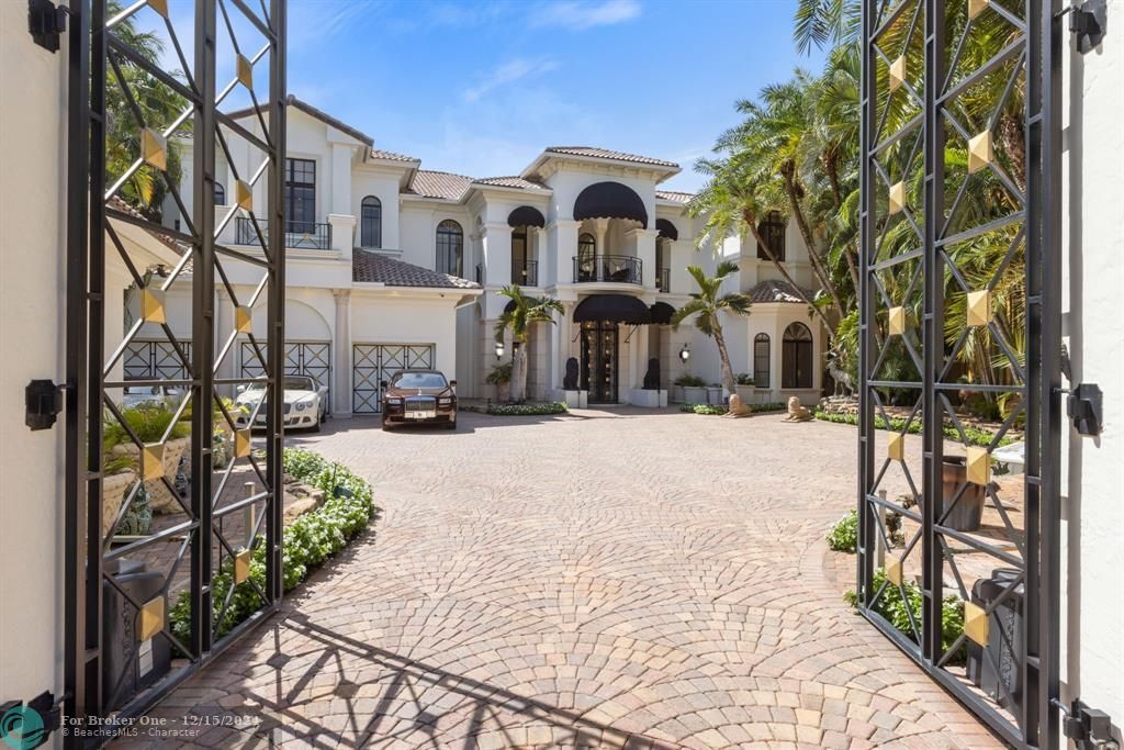 For Sale: $12,900,000 (5 beds, 7 baths, 8125 Square Feet)